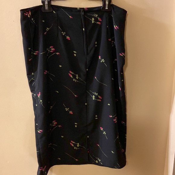 Penman’s black & pink flowers midi pencil skirt - size 13/14 - Picture 4 of 5